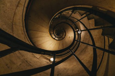 Spiral taş merdiven arkaplanı