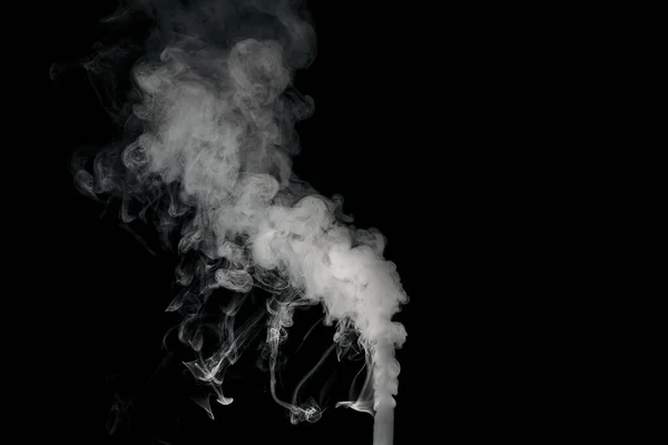 Fumée Une Cigarette Électronique Sur Noir — Photo