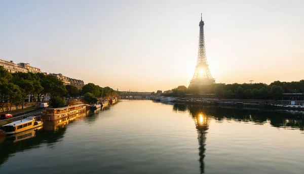 パリの日の出にエッフェル塔 フランス — ストック写真