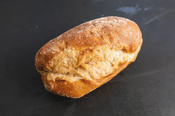 Zelfgebakken Brood Brood Rustieke Donkere Achtergrond — Stockfoto