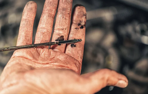 Auto Mechanic Checking Level Motor Oil Car Open Hand Repair — Stock Photo, Image