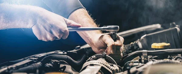 Auto Mechanic Working Car Engine Mechanics Garage Repair Service Authentic — Stock Photo, Image