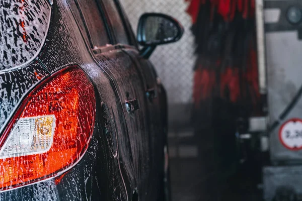 Automatische Autowaschanlage Zur Reinigung Von Autorädern — Stockfoto