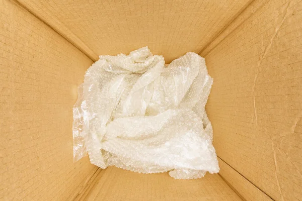 Κουτί Πλήρη Τσαλακωμένη Πλαστική Προστασία Φυσαλίδων Αέρα — Φωτογραφία Αρχείου