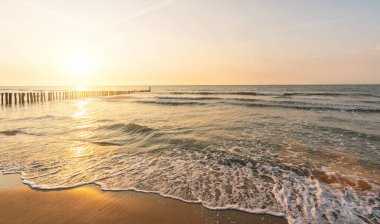 günbatımı ve deniz arkaplanı