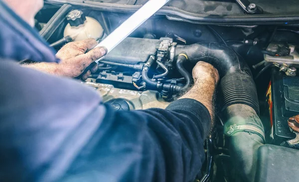Car Service Repair Maintenance People Concept Auto Mechanic Man Lamp — Stock Photo, Image
