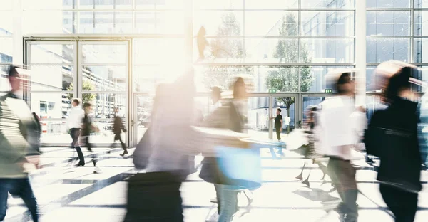 Folle Persone Anonime Che Camminano — Foto Stock