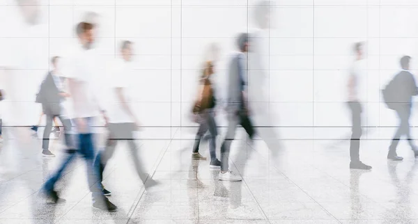 Multidão Pessoas Andando Uma Rua Berlim — Fotografia de Stock