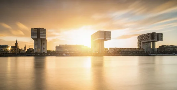 Keulen Kraanhuizen Bij Zonsondergang — Stockfoto