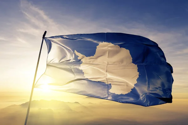 Ανταρκτική Ύφασμα Ύφασμα Εθνική Σημαία Κυματίζει Στην Κορυφή — Φωτογραφία Αρχείου