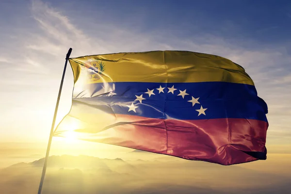 Wenezuela Boliwariańskiej Republiki Herb Flaga Narodowa Szmatką Tkanina Macha Górze — Zdjęcie stockowe