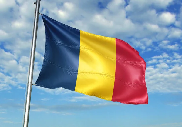 Τσαντ Σημαία Κυματίζει Στο Κοντάρι Της Σημαίας Ουρανό Φόντο Ρεαλιστική — Φωτογραφία Αρχείου