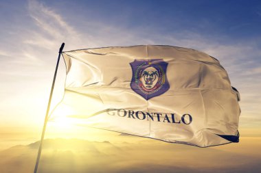 Gorontalo Endonezya il bayrak tekstil kumaş üst gündoğumu sis sis üzerinde sallayarak