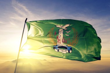 Mısır bayrak Tekstil Kumaş kumaş üst gündoğumu sis sis üzerinde sallayarak Monufia Menoufia Valiliği