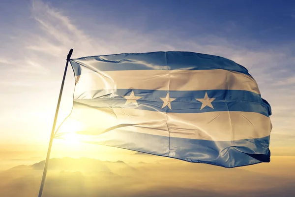 En iyi gündoğumu sis sis üzerinde sallayarak Guayas Guayaquil Ekvador il bayrak tekstil kumaş