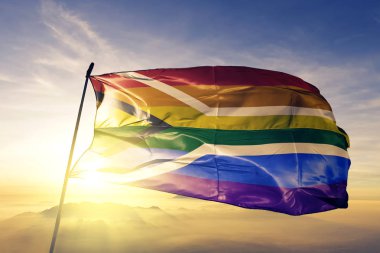 Güney Afrika bayrak Tekstil Kumaş kumaş üst gündoğumu sis sis üzerinde sallayarak eşcinsel gururu