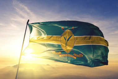 Kericho ilçe Kenya bayrak tekstil kumaş üst gündoğumu sis sis üzerinde sallayarak