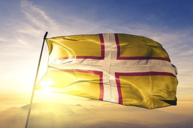 Dorset ilçe İngiltere bayrağı tekstil kumaş üst gündoğumu sis sis üzerinde sallayarak