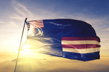 En iyi gündoğumu sis sis üzerinde sallayarak grand Bassa ilçe Liberya bayrağı tekstil kumaş