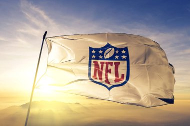 Nfl Ulusal Futbol Ligi logo bayrak tekstil kumaş üst gündoğumu sis sis üzerinde sallayarak