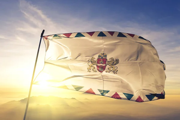 Столица Венгрии Будапешт Флаг Текстильная Ткань Ткани Размахивая Вершине Рассвета — стоковое фото