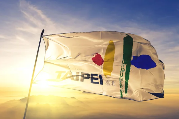 Taipei Ciudad Taiwán Bandera Tela Tela Ondeando Amanecer Niebla Niebla — Foto de Stock