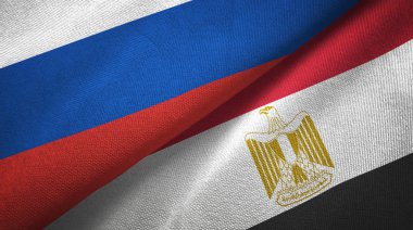 Rusya ve Mısır bayrakları birlikte ilişkiler tekstil kumaş, kumaş dokusu. Metin Mısır bayrak anlamına gelir - Mısır Arap Cumhuriyeti