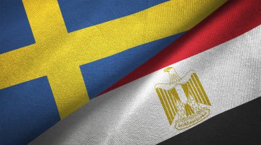 İsveç ve Mısır bayrakları birlikte ilişkiler tekstil kumaş, kumaş dokusu. Metin Mısır bayrak anlamına gelir - Mısır Arap Cumhuriyeti