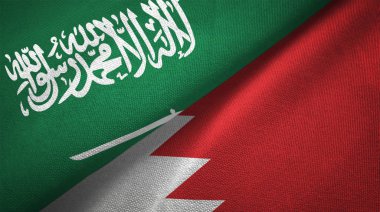 Suudi Arabistan ve Bahreyn bayrakları. Metin Suudi Arabistan bayrağı anlamına gelir - hiçbir Tanrı ancak Allah, Muhammed Allah'ın Messenger olduğunu 