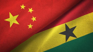 Çin ve Gana bayrakları bir arada.