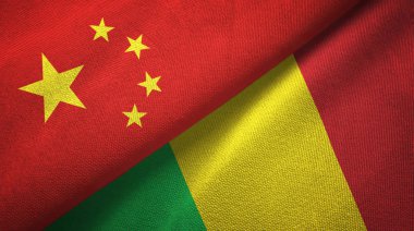 Çin ve Mali bayrakları bir arada