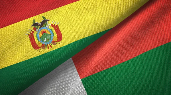 Bolivya ve Madagaskar iki katlanmış bayrak birlikte