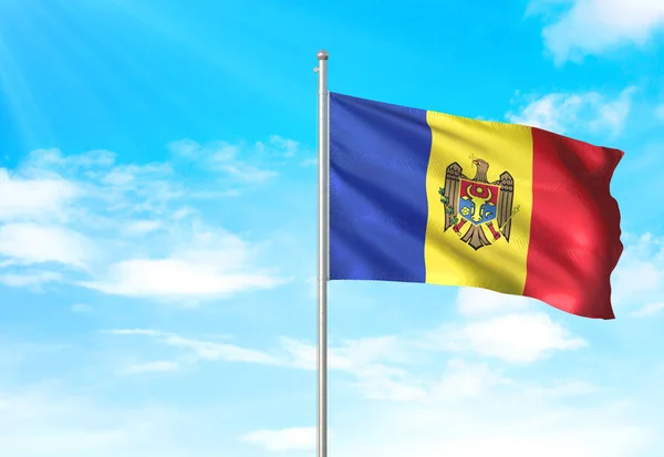 Moldavië vlag zwaaien hemel achtergrond 3d illustratie — Stockfoto