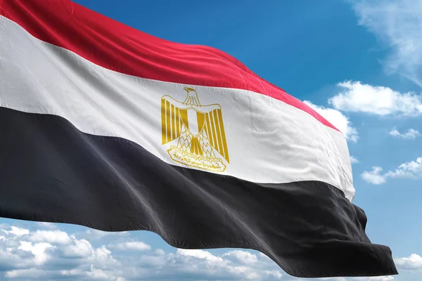 Mısır bayrak sallayarak Sky 3d resimde arka plan — Stok fotoğraf