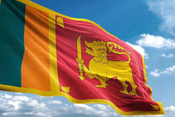 Sri lanka flagge wehen himmel hintergrund 3d illustration — Stockfoto