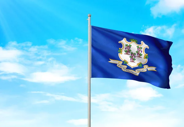 Connecticut estado dos Estados Unidos bandeira acenando céu fundo ilustração 3D — Fotografia de Stock