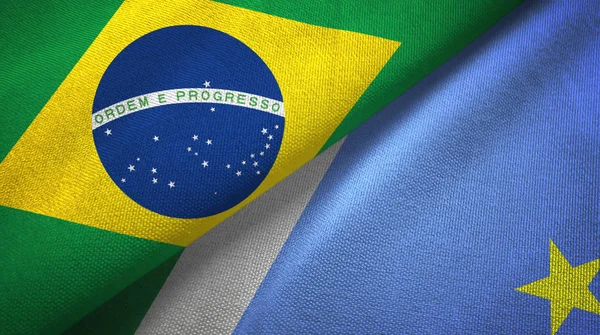 Το Μάτο Γκρόσο ντο Σουλ και η Βραζιλία σημαίες κλωστοϋφαντουργίας ύφασμα, υφή υφάσματος — Φωτογραφία Αρχείου
