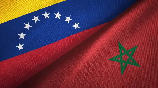 Venezuela en Marokko twee vlaggen textieldoek, weefsel textuur — Stockfoto