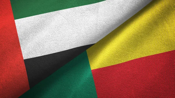 Emirati Arabi Uniti e Benin due bandiere tessuto, tessitura del tessuto — Foto Stock