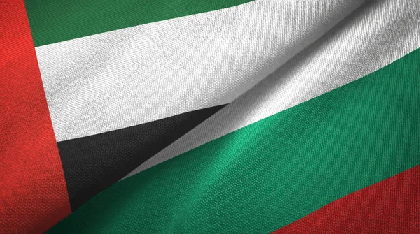 Spojené arabské emiráty a Bulharsko dvě vlajky textilní tkaniny, textura textilií — Stock fotografie