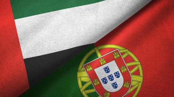 Verenigde Arabische Emiraten en Portugal twee vlaggen textieldoek, weefsel textuur — Stockfoto