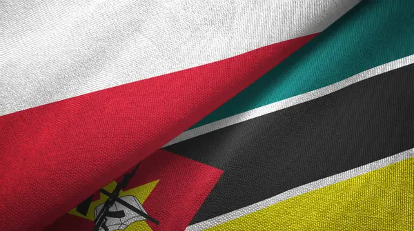 Polónia e Moçambique duas bandeiras pano têxtil, textura de tecido — Fotografia de Stock