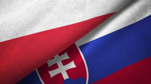 Polen och Slovakien två flaggor textil trasa, tyg konsistens — Stockfoto