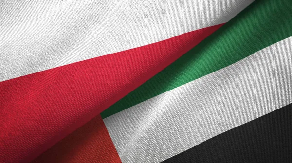 Polen und vereinigte arabische Emirate zwei Flaggen Textilstoff, Textiltextur — Stockfoto