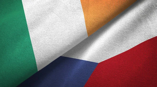 Irlandia i Czechy dwie flagi tkanina tekstylna, tekstura tkaniny — Zdjęcie stockowe