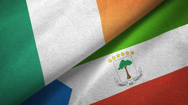Irlanda y Guinea Ecuatorial dos banderas tela textil, textura de la tela —  Fotos de Stock