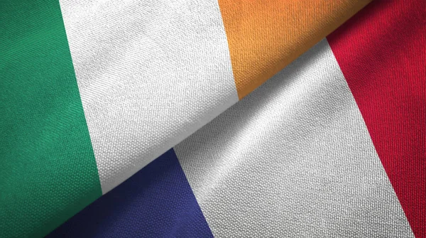 アイルランドとフランス2つの旗織物布、生地の質感 — ストック写真