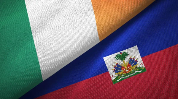 Irland och Haiti två flaggor textil trasa, tyg konsistens — Stockfoto