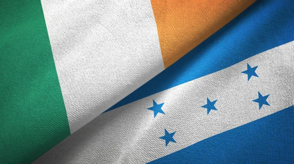 アイルランドとホンジュラス2つの旗織物布、生地の質感 — ストック写真