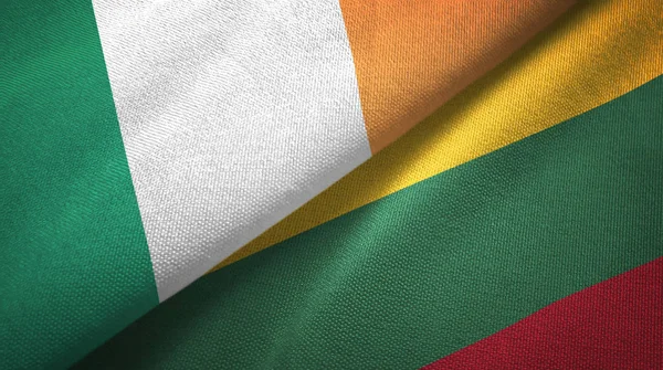 Irland och Litauen två flaggor textil tyg, tyg konsistens — Stockfoto